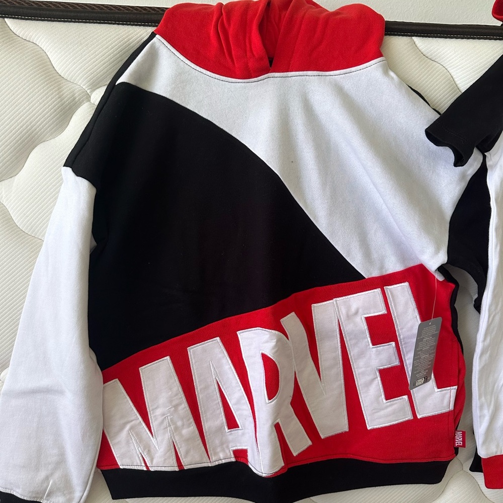 Disney’s Marvel Matching Set - Picture 3 of 6
